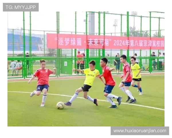 足球明星齐聚一堂挑战互动游戏展现球技与魅力的精彩瞬间